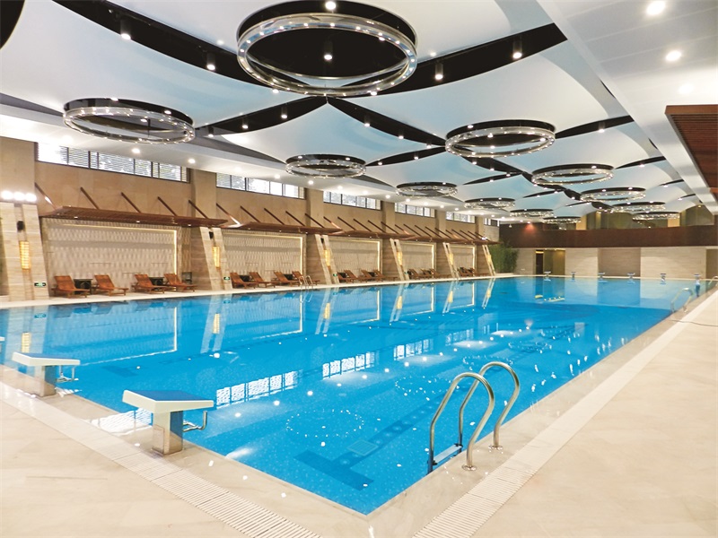 室內(nèi)泳池使用空氣源熱泵投資成本高不高？