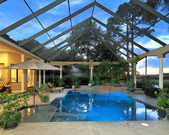 空氣源熱泵實現私人別墅四季游泳夢