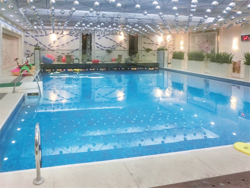 北方室內游泳池如何做到四季恒溫，來看看空氣源熱泵！