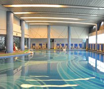 室內游泳館用空氣源熱泵加熱可以嗎？