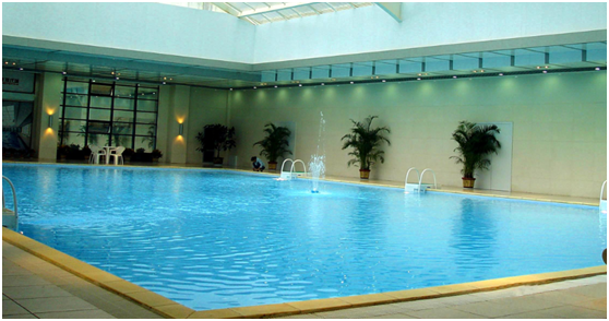 為了實(shí)現(xiàn)低碳，游泳池?zé)岜檬怯境丶訜岬谋厝贿x擇