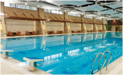 天氣降溫，家里有個恒溫游泳池真的是方便哦！